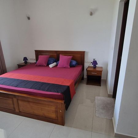 Aqua Vista Apartment Uswetakeiyawa Bagian luar foto
