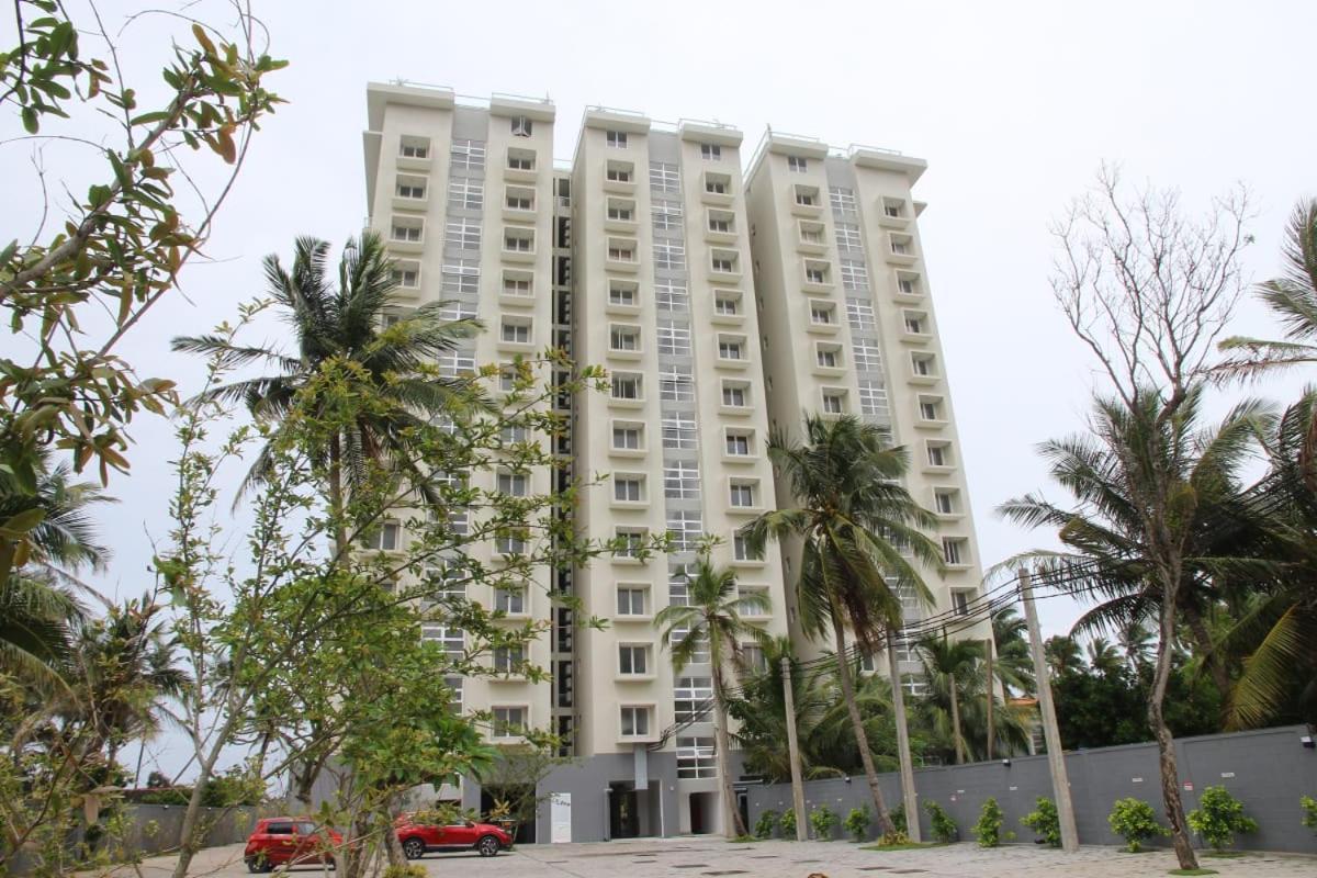 Aqua Vista Apartment Uswetakeiyawa Bagian luar foto