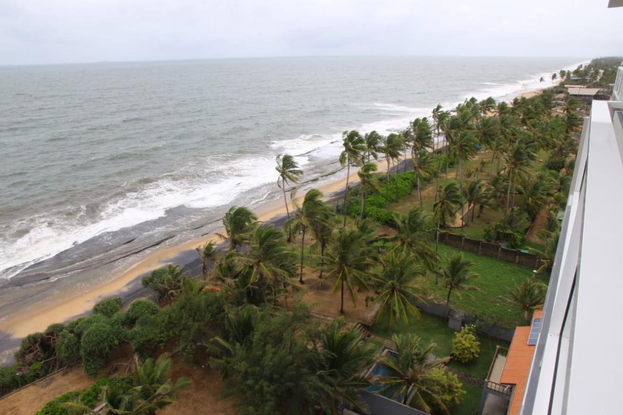Aqua Vista Apartment Uswetakeiyawa Bagian luar foto
