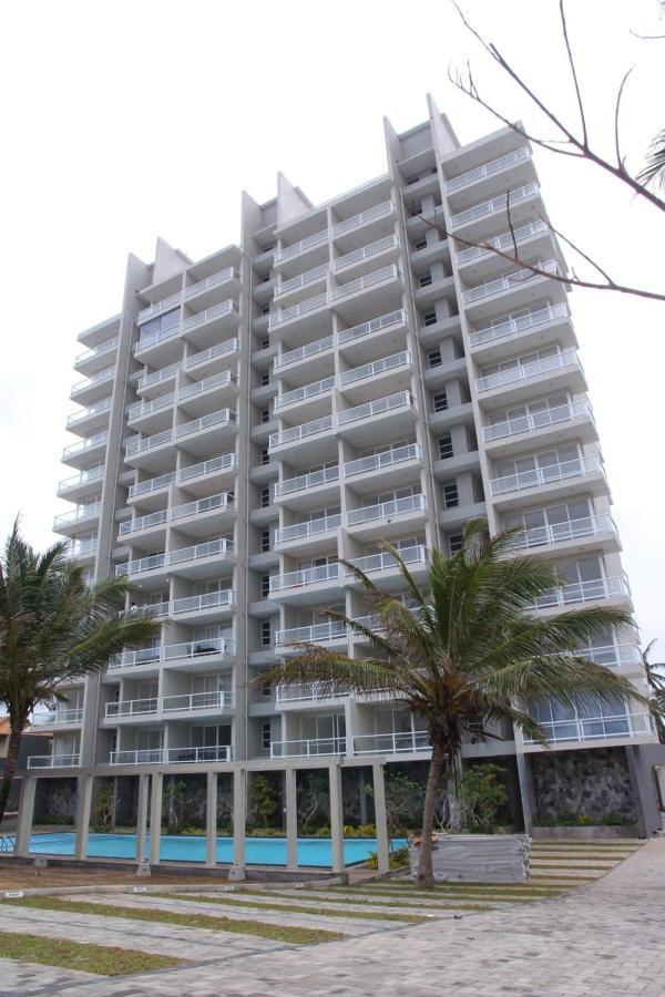 Aqua Vista Apartment Uswetakeiyawa Bagian luar foto