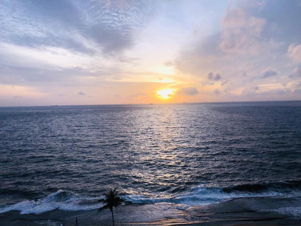 Aqua Vista Apartment Uswetakeiyawa Bagian luar foto