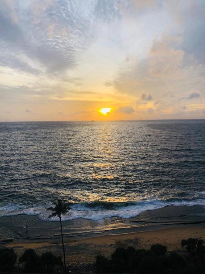 Aqua Vista Apartment Uswetakeiyawa Bagian luar foto