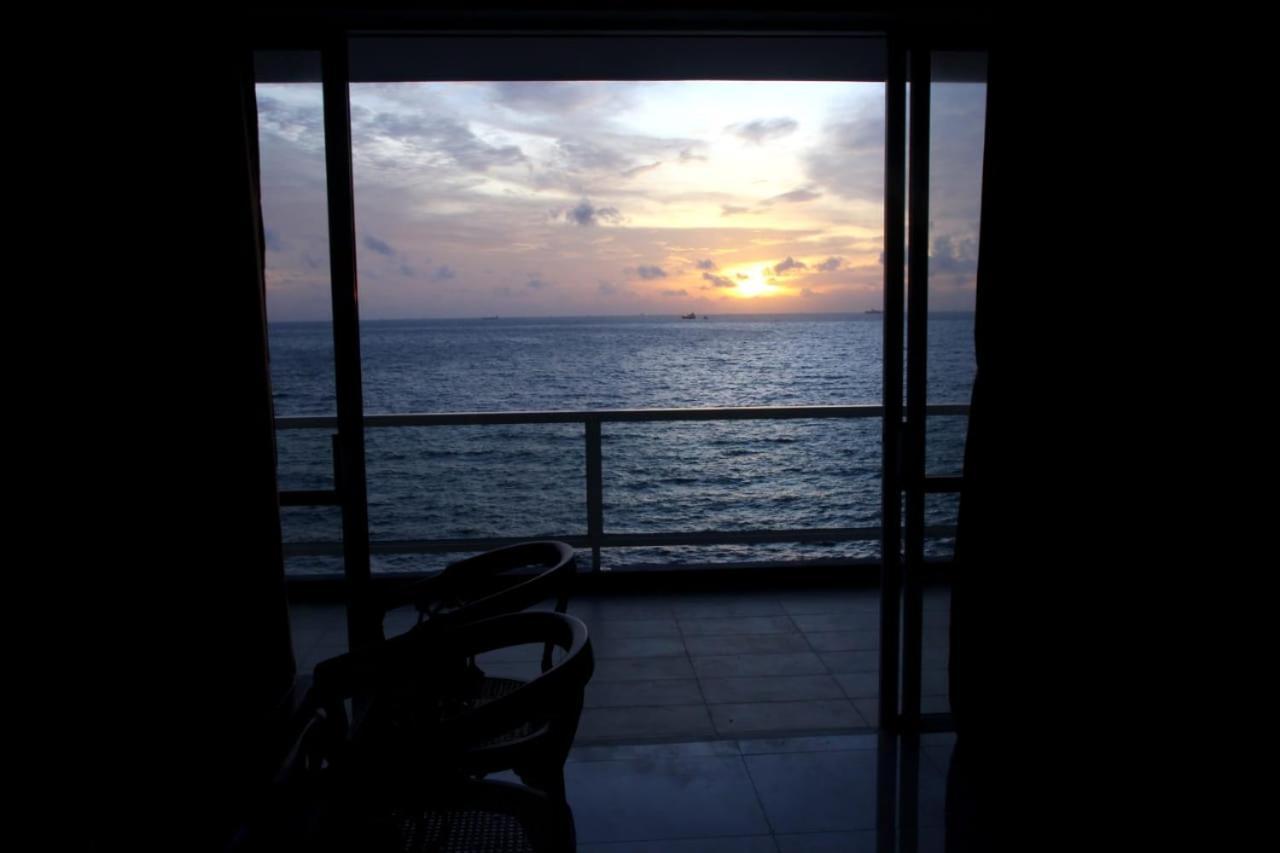 Aqua Vista Apartment Uswetakeiyawa Bagian luar foto