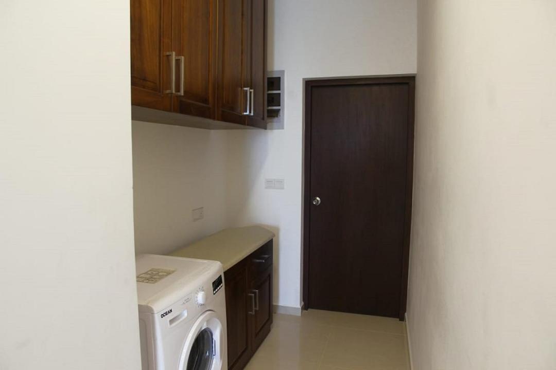Aqua Vista Apartment Uswetakeiyawa Bagian luar foto