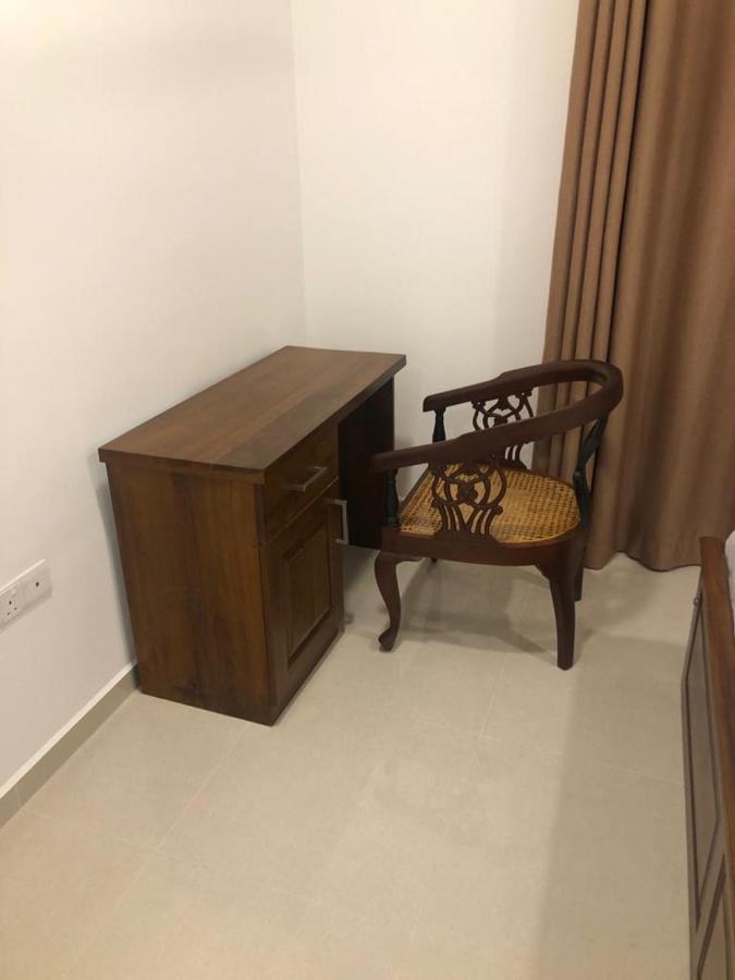 Aqua Vista Apartment Uswetakeiyawa Bagian luar foto