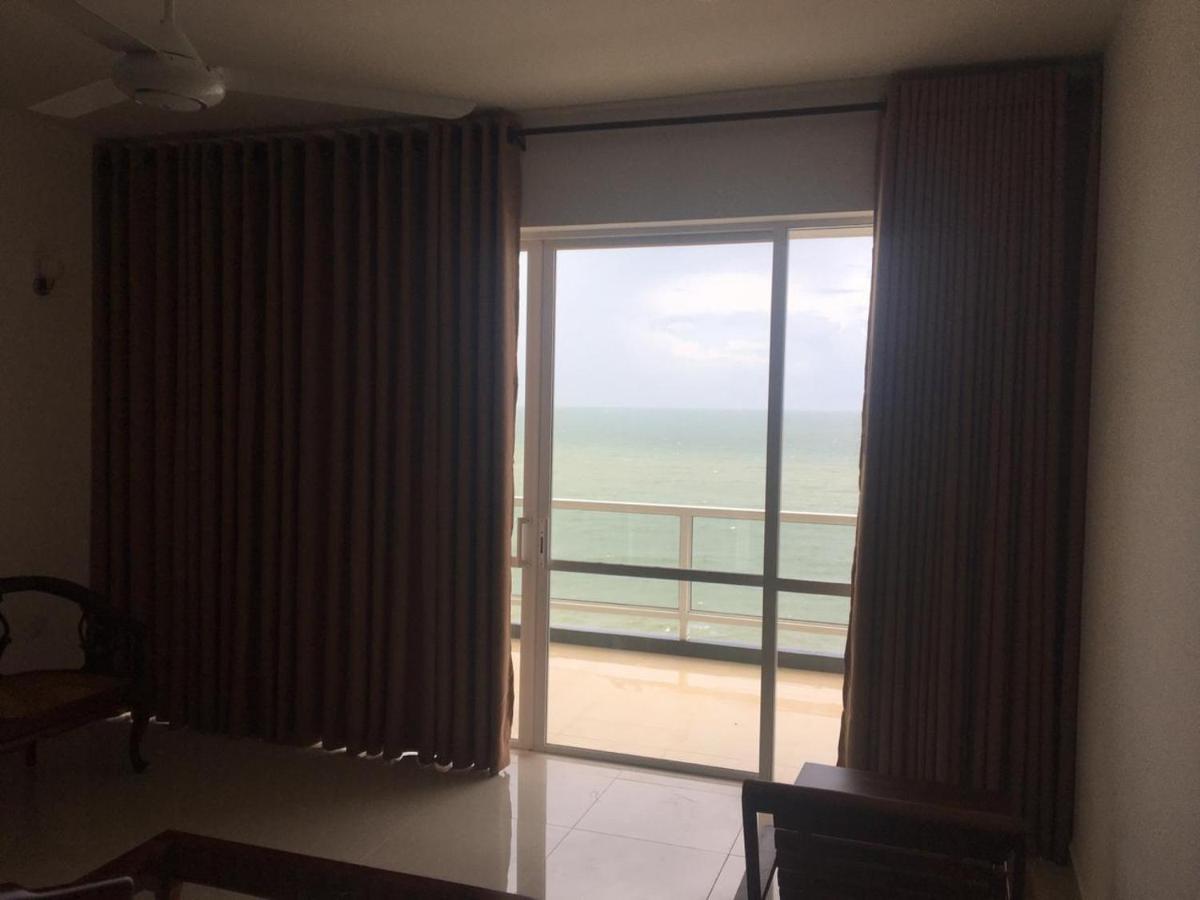 Aqua Vista Apartment Uswetakeiyawa Bagian luar foto