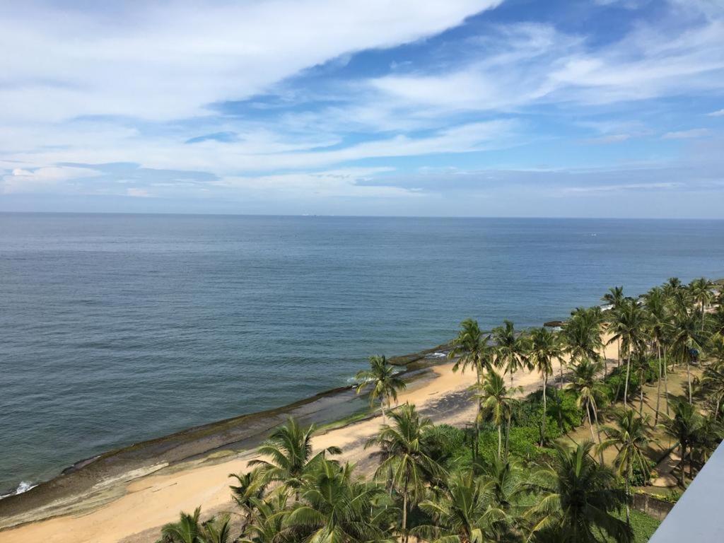 Aqua Vista Apartment Uswetakeiyawa Bagian luar foto