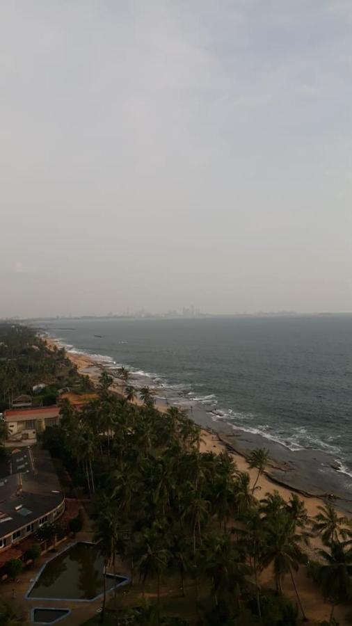 Aqua Vista Apartment Uswetakeiyawa Bagian luar foto