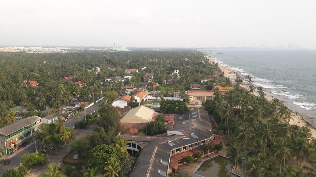 Aqua Vista Apartment Uswetakeiyawa Bagian luar foto