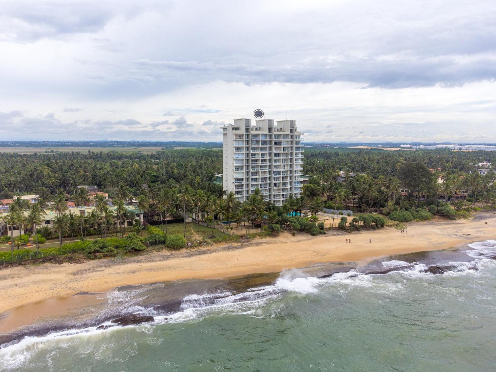 Aqua Vista Apartment Uswetakeiyawa Bagian luar foto