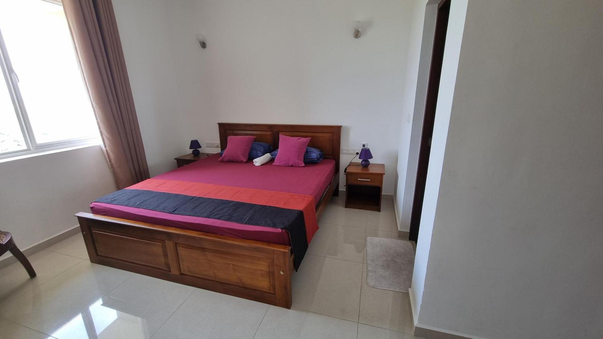 Aqua Vista Apartment Uswetakeiyawa Bagian luar foto
